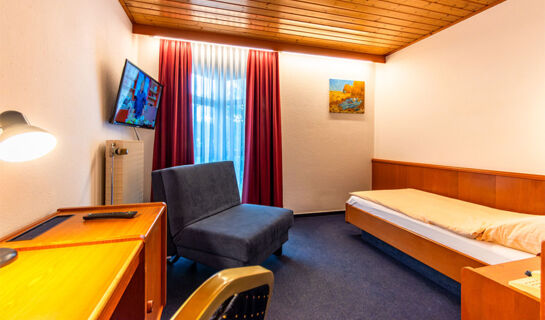 HOTEL UND RESTAURANT NEHRENER HOF (B&B) Nehren