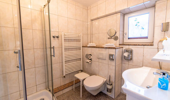 HOTEL UND RESTAURANT NEHRENER HOF (B&B) Nehren